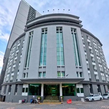 Stallions Suites Penang Jelutong Exterior foto