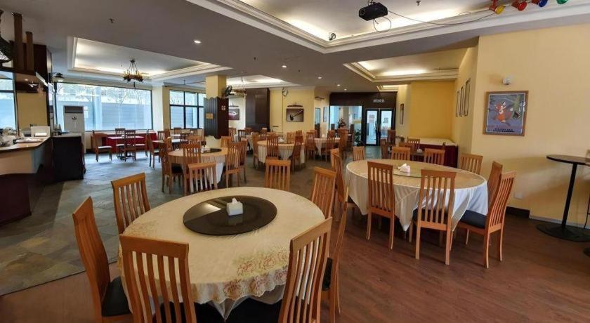 Stallions Suites Penang Jelutong Exterior foto